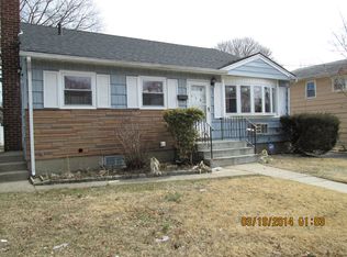 156 Sylvester St, Westbury, NY 11590