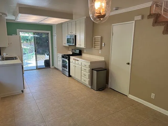 6828 Ponce Ave — Photo 14
