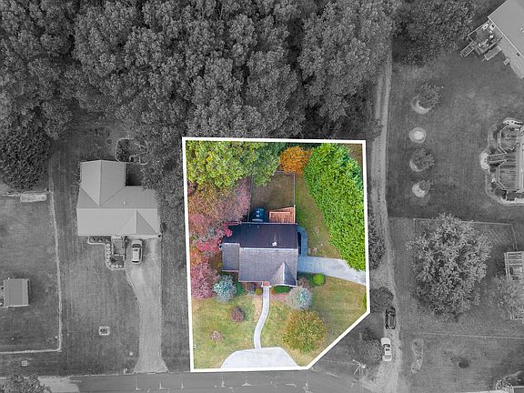 4th image of 923 Phyllis St