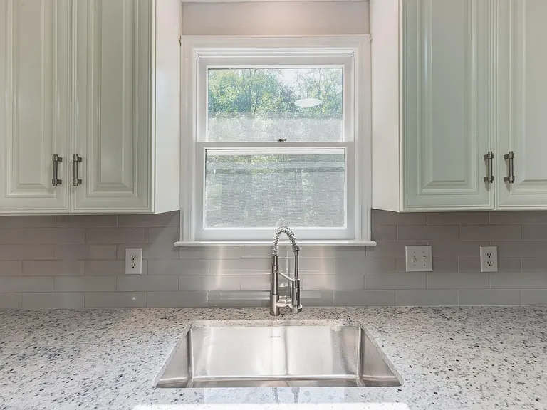 108 Dutch Dr — Photo 10