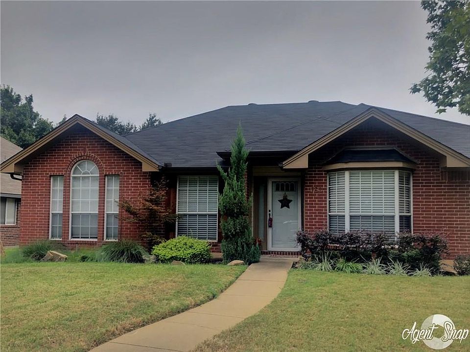 1st image of 724 Blue Oak Dr