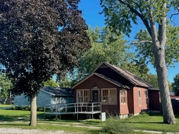 511 W Chestnut St, Fairbury, IL 61739