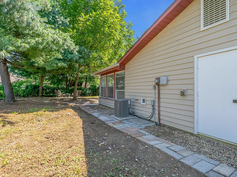 4 Twig Ct — Photo 62
