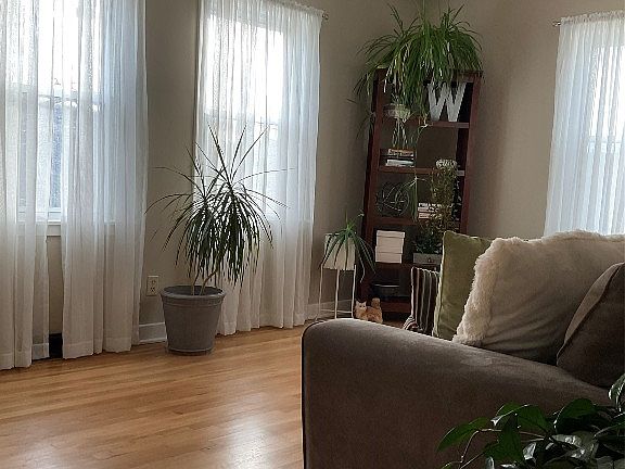 5th image of 27 Woodland Ave