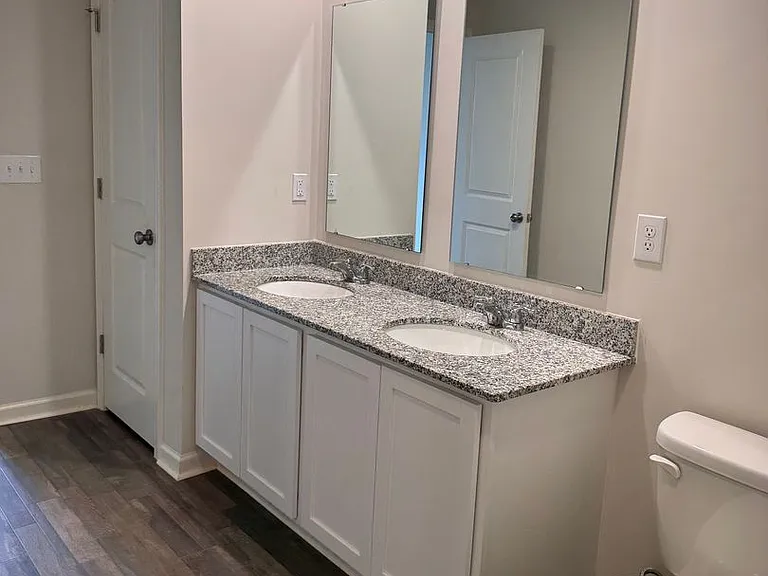 545 Spring St — Photo 23