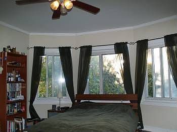 3rd image of 985 Masson Ave