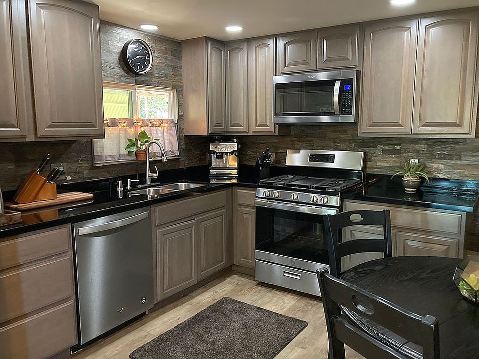1st image of 660 Leslie St Space 65