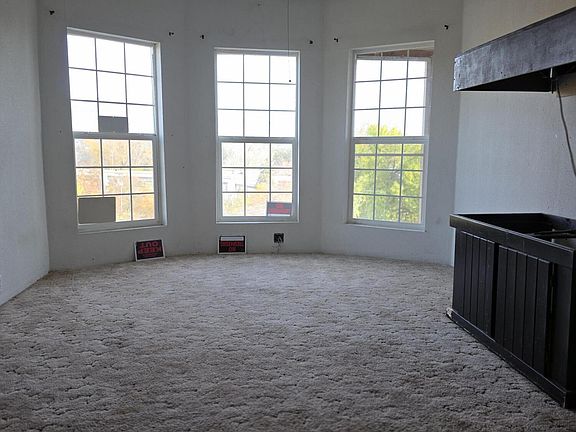 3rd image of 302 W Main St