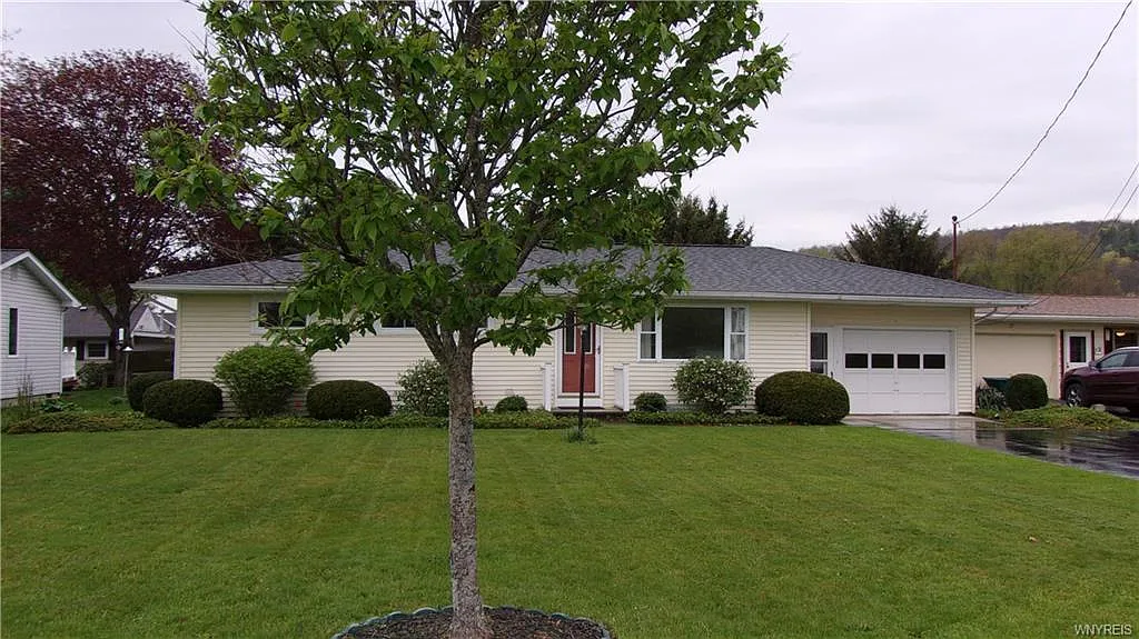 11 Crescent Dr photo 1