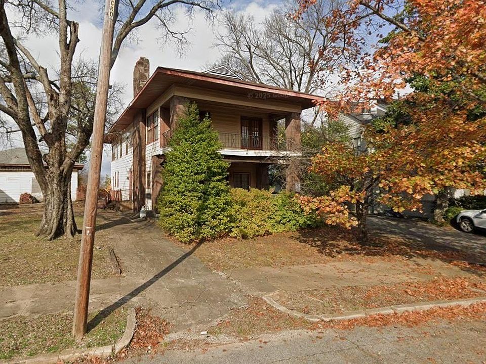 1st image of 2918 Rhodes Cir