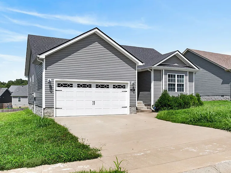 207 Geneva Ln — Photo 3