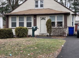 32 Ambrose St, Springfield, MA 01109
