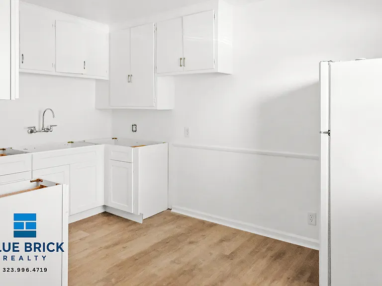 12805 Vanowen St #3 — Photo 4