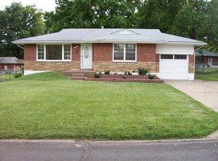 9713 Hemlock Dr, Saint Louis, MO 63137