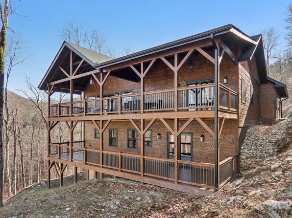 102 Iga Trl, Maggie Valley, NC 28751