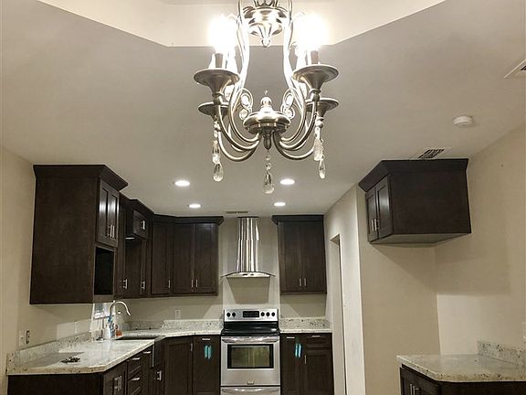5th image of 613 Idylwood Ln
