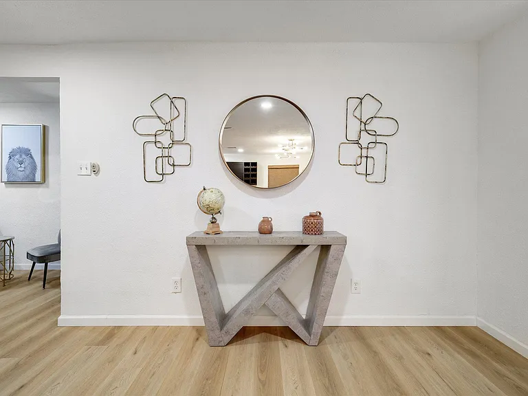 8005 Woodhue Rd — Photo 33