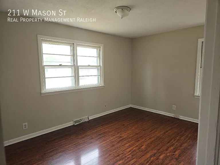 211 W Mason St — Photo 12