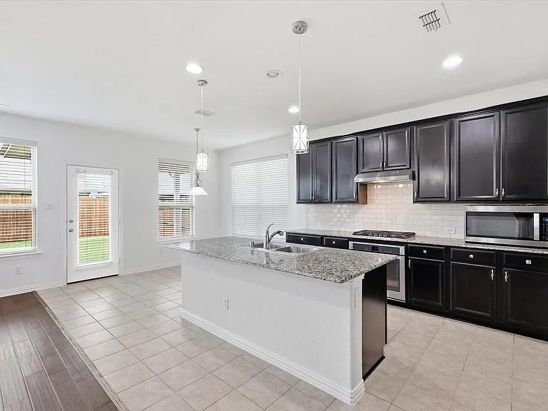 808 Bird Creek Dr — Photo 9