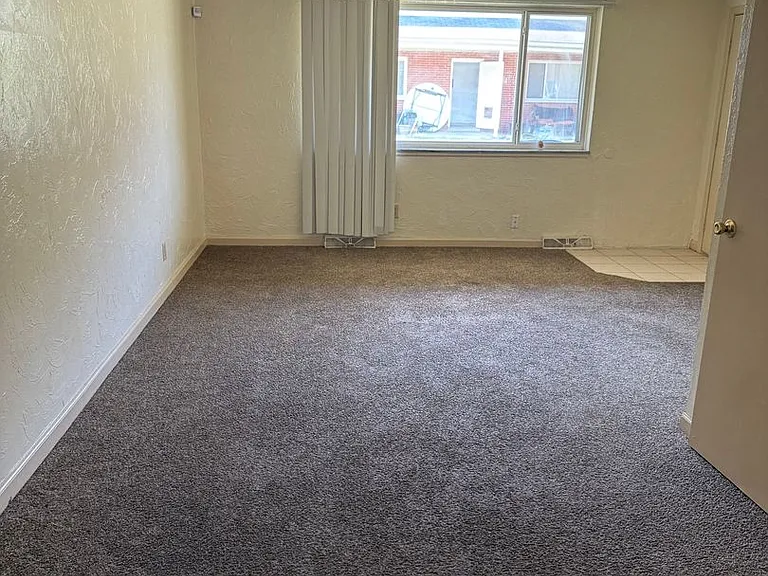 23921 Banbury Cir #7 — Photo 2