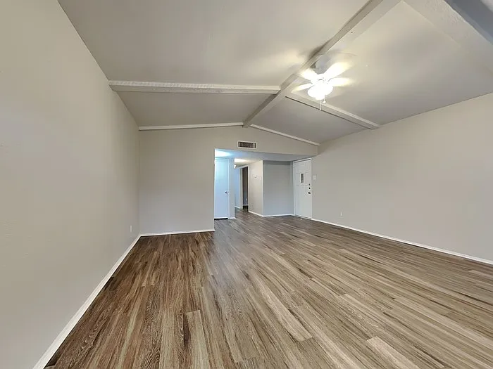 446 Thistle Dr — Photo 4