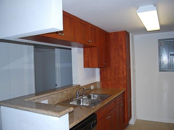 4th image of 36 NW 6th Ave APT 905