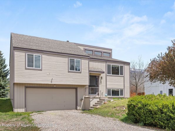 382 Summit Dr