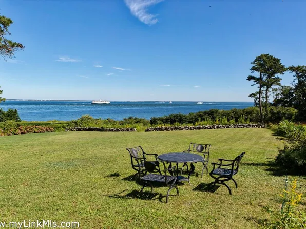 137 Massasoit Ave, Tisbury, MA 02568