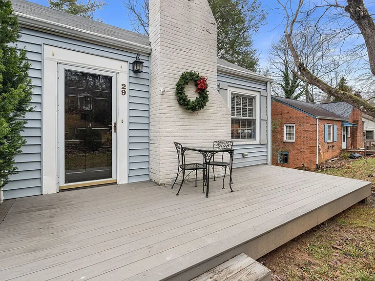 29 Canterbury Rd — Photo 2