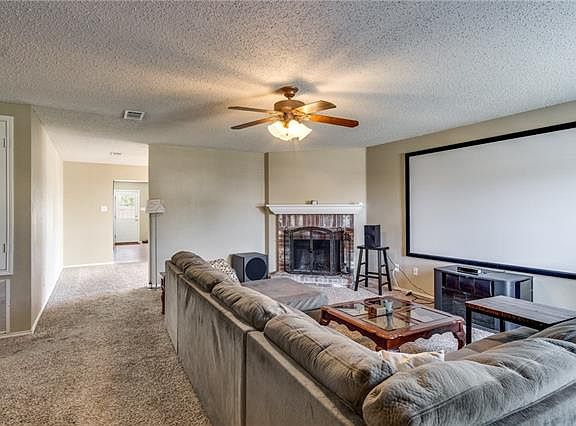 2nd image of 517 Magdalen Ave