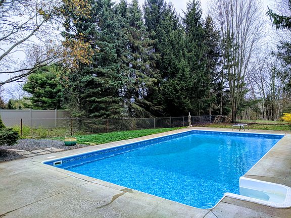 5th image of 2743 Sun Terrace Dr