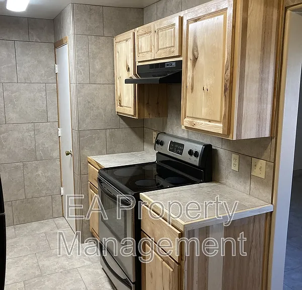 421 Alcazar St SE #1 — Photo 1