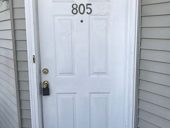 2nd image of 805 E Chestnut St