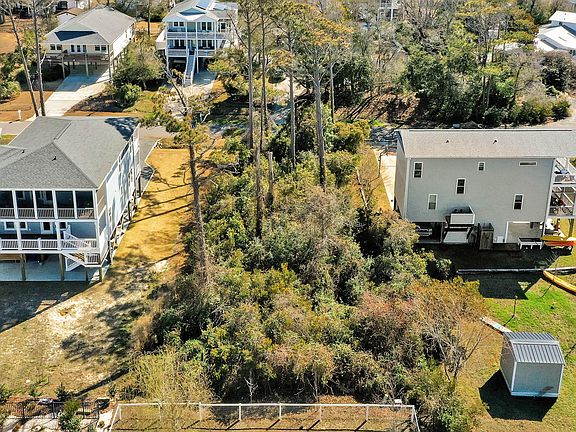 4th image of 105 SE 33rd Street