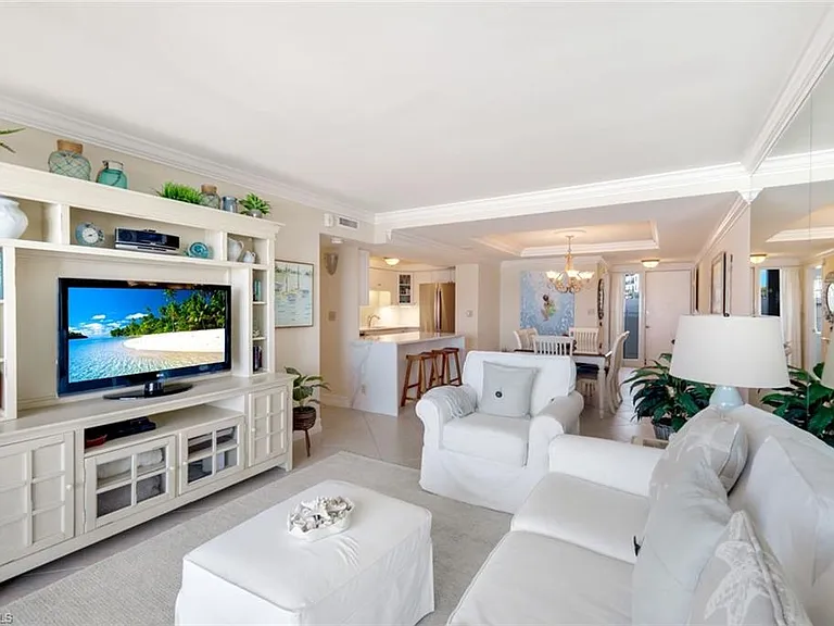 3443 Gulf Shore Blvd N #309 — Photo 7