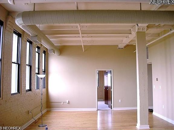 5th image of 1133 W 9th St APT 310
