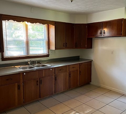 5th image of 2028 N Lesley Ave