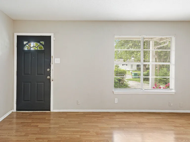 407 Cicero Dr — Photo 4