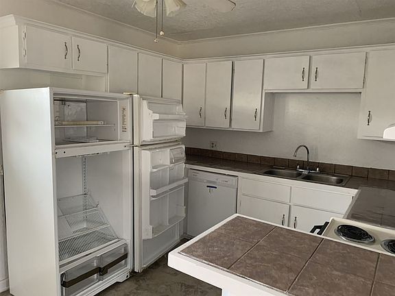 4th image of 4527 SW G Ave