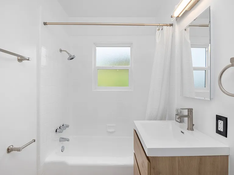 340 Avenue F — Photo 29