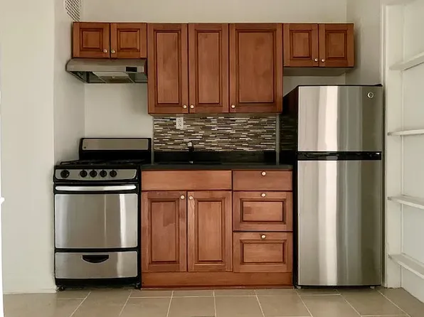402 Ocean Pkwy APT 301, Brooklyn, NY 11218