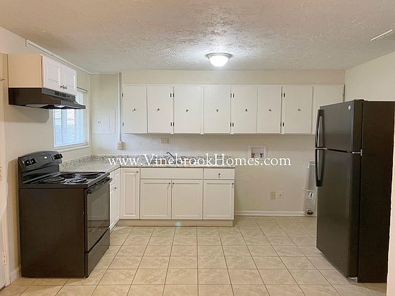 4th image of 4940 Sabra Ave