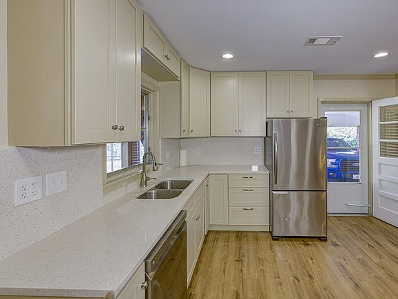 2nd image of 420 Warrenton Rd