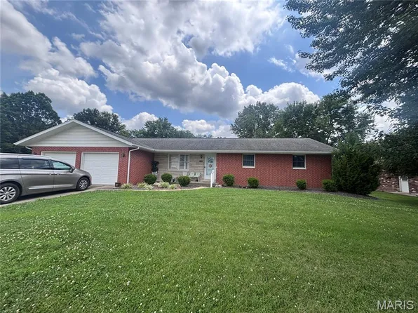 630 W Alton St, Nashville, IL 62263