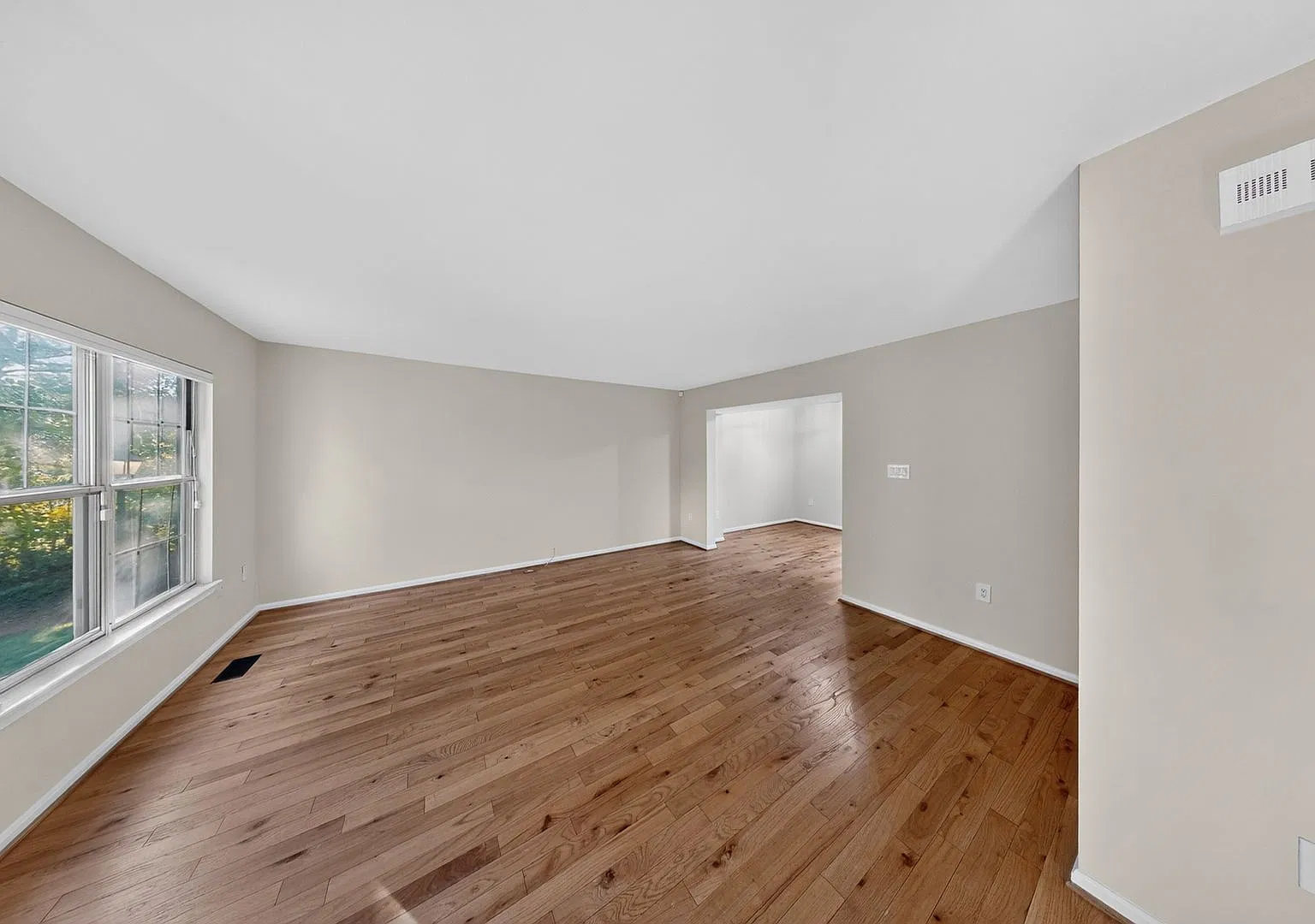 Fresh and Ready 3Bed/3.5Bath townhome! — Photo 3