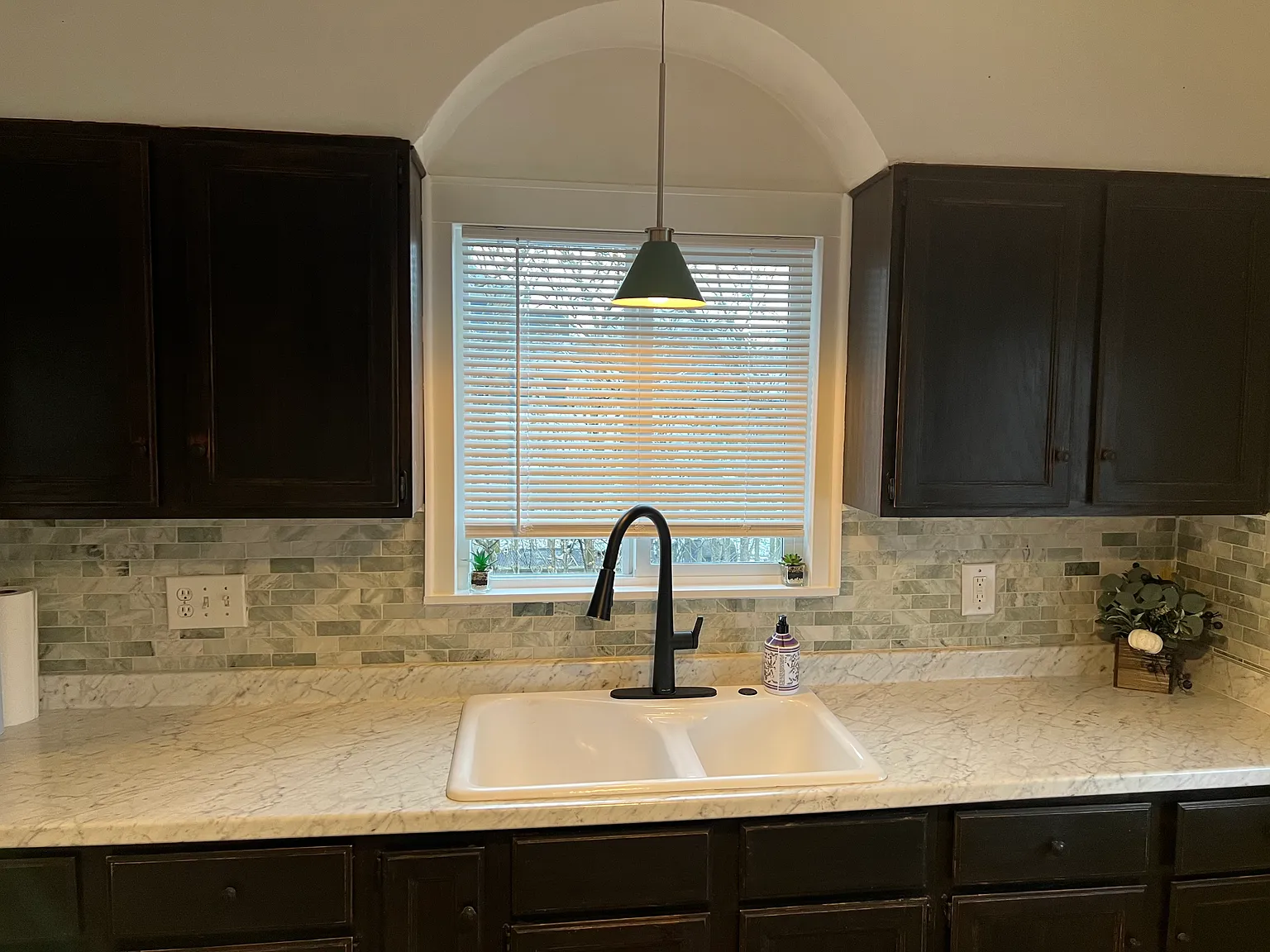 2 bed, 936 sqft, $1,600 — Photo 3