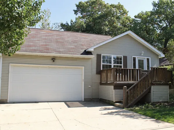204 S Highland Dr, Lakemoor, IL 60051