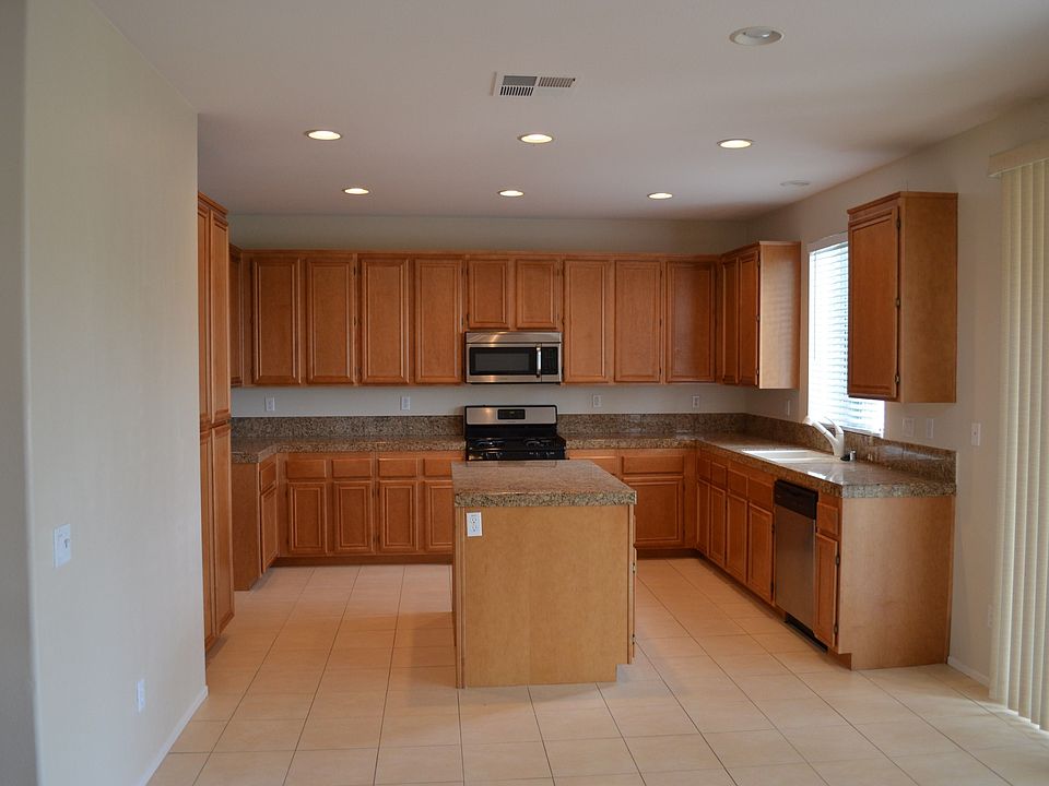 1st image of 29227 Sandtrap Ct