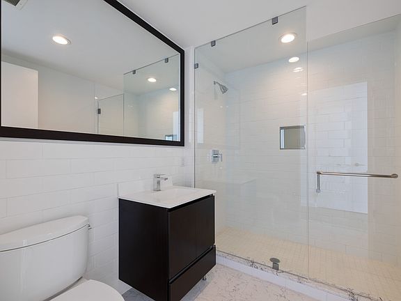 5th image of 22-44 Jackson Ave #1302