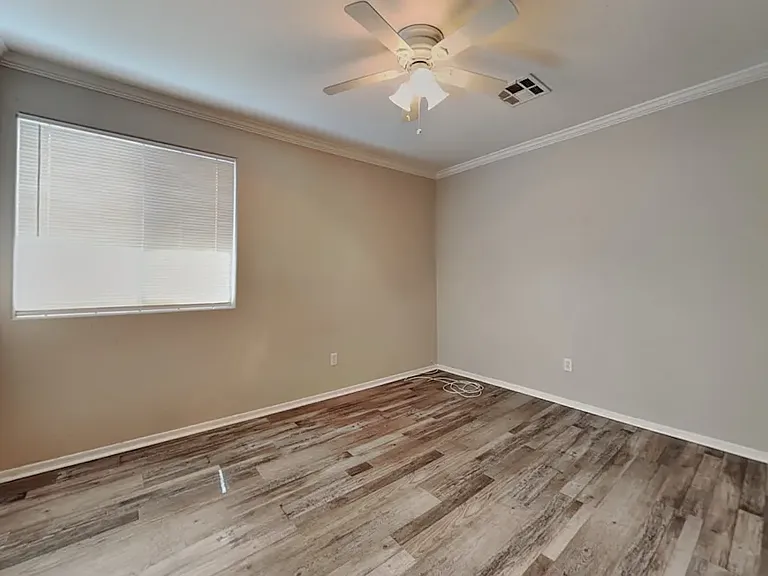 10230 W Townley Ave — Photo 3
